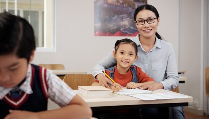 How to Become a Substitute Teacher in Illinois