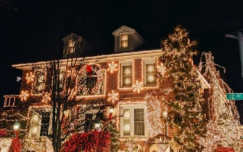 Pro Tips for Hanging Outdoor Christmas Lights