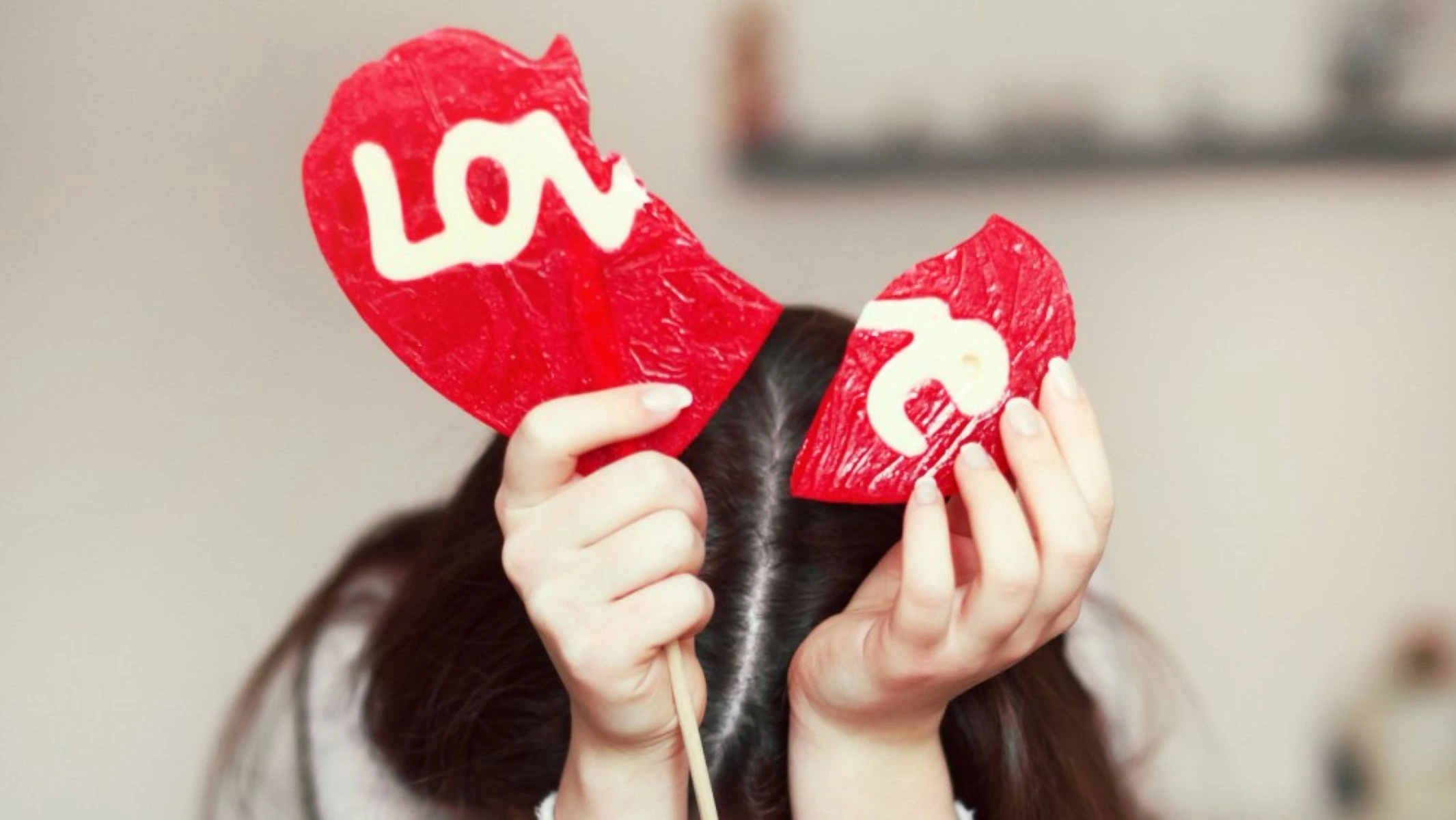 9 Sneaky Relationship Red Flags to Watch For
