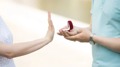 s It Just Cold Feet? 6 Commitment Phobia Signs to Watch For