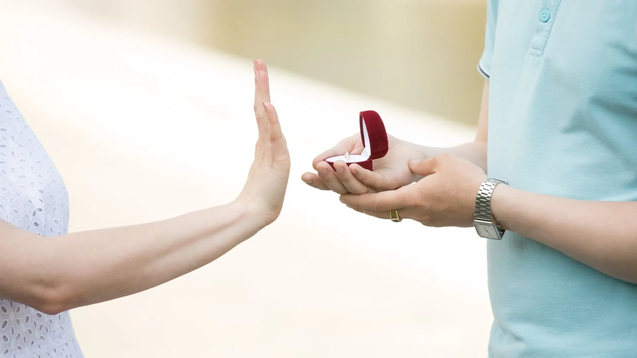 Is It Just Cold Feet? 6 Commitment Phobia Signs to Watch For