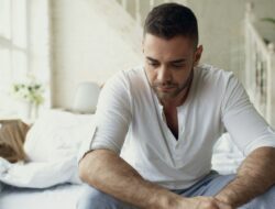 7 warning signs you’re falling for emotionally unavailable men