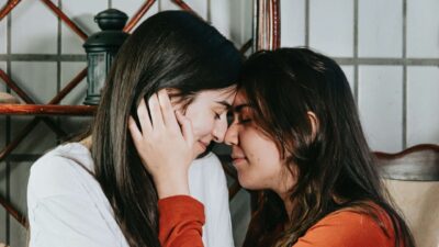 Why Adults Pull Away From Parents: Boundaries and Dynamics