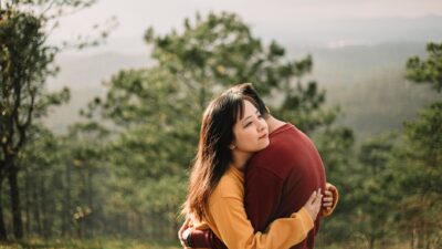 Illustration of Are You Accidentally Attracting Emotionally Unavailable Partners?