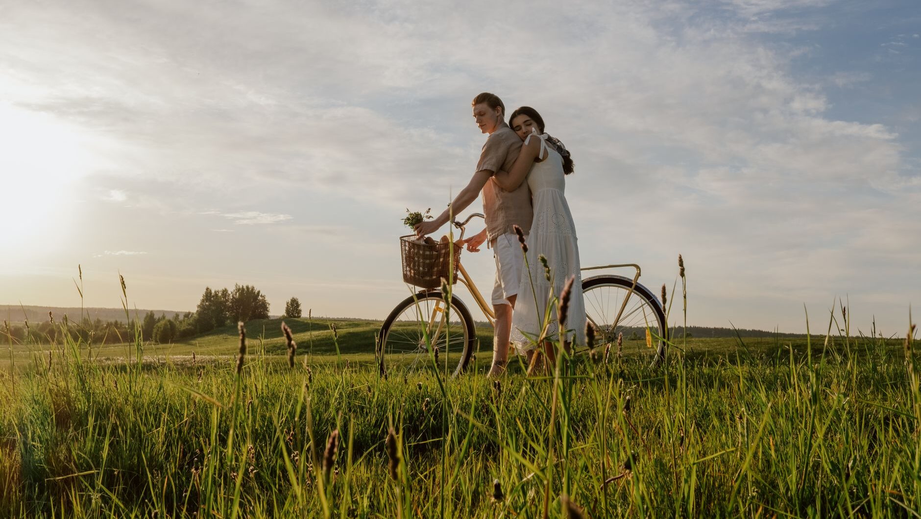 Illustration of Breaking Toxic Relationship Cycles: A Path to Emotional Healing
