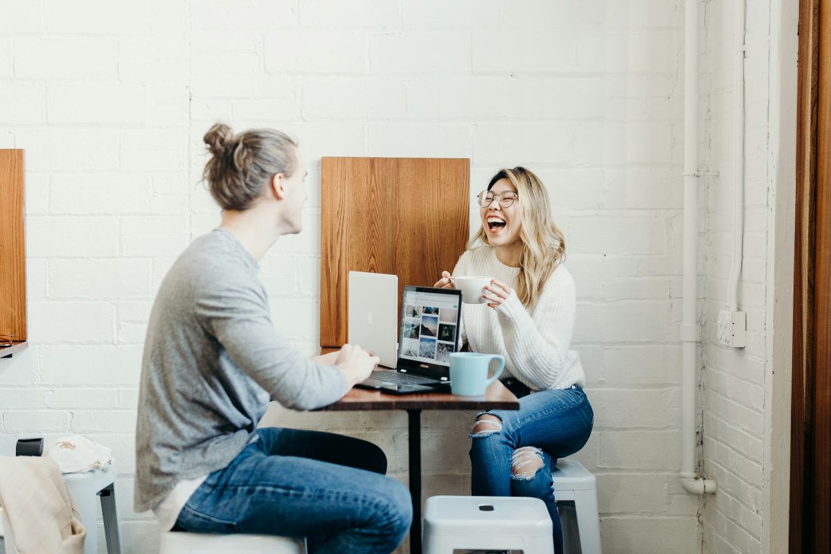 First Date Topics to Keep the Conversation Flowing — Featured image