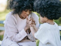 Build a Closer Mother-Child Bond: Positive Parenting Tips