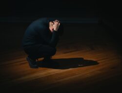 Can’t stop replaying past mistakes? Try this trick