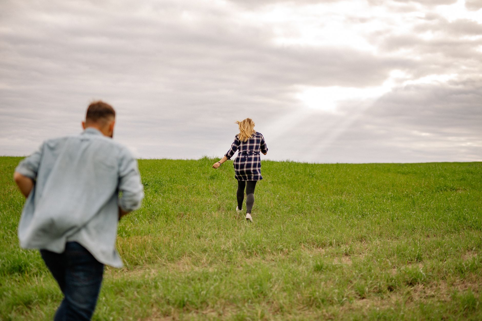 Illustration of Chasing Uninterested Partner? Signs You Can't Ignore