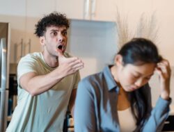 Divorce Warning Signs: What Couples Stop Doing First