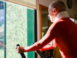 Daily Micro-Habits That Support Healthy Longevity, According to Doctors