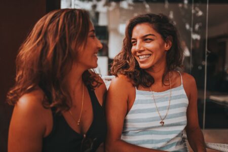 Fake vs Real Friends: How to Recognize a True Friendship
