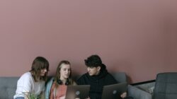 Illustration of Gen Z Workplace Boundaries: Why They Refuse to Hustle