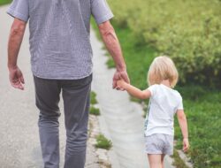 Grandparenting tips for family boundaries and positive parenting