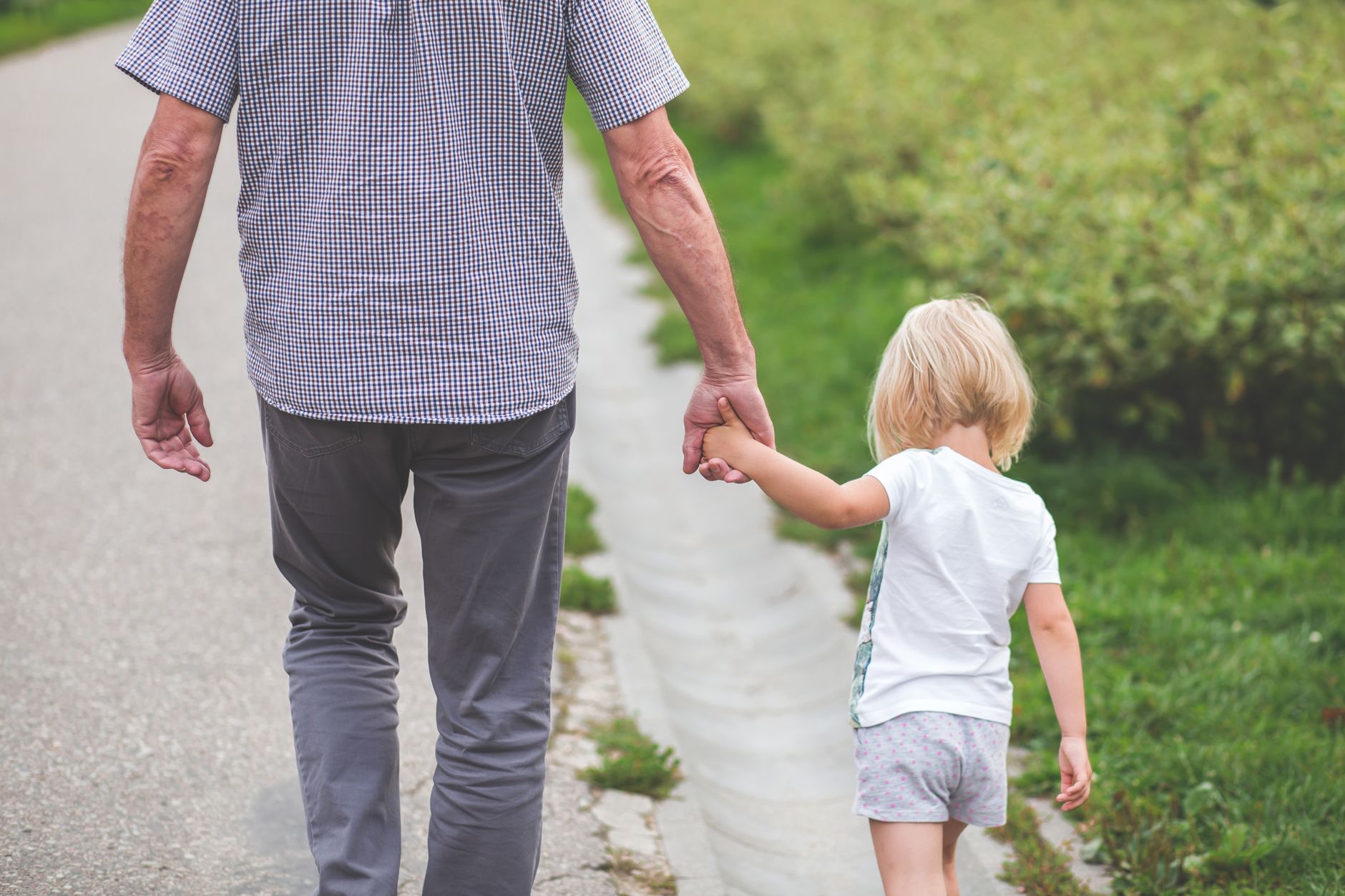 Illustration of Grandparenting tips for family boundaries and positive parenting