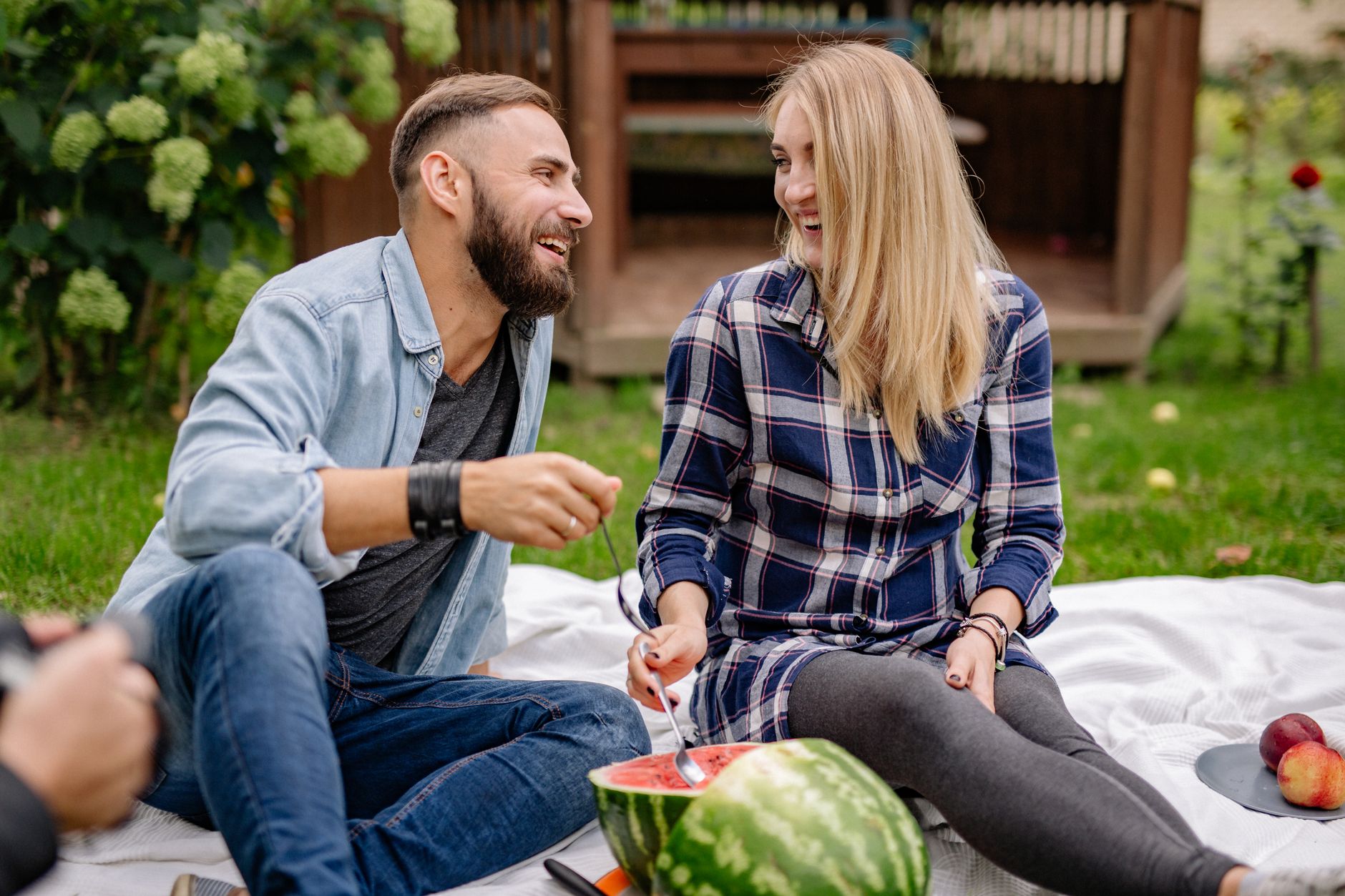 healthy relationships illustration for Happy Couples' Habits: Advice From Relationship Therapists