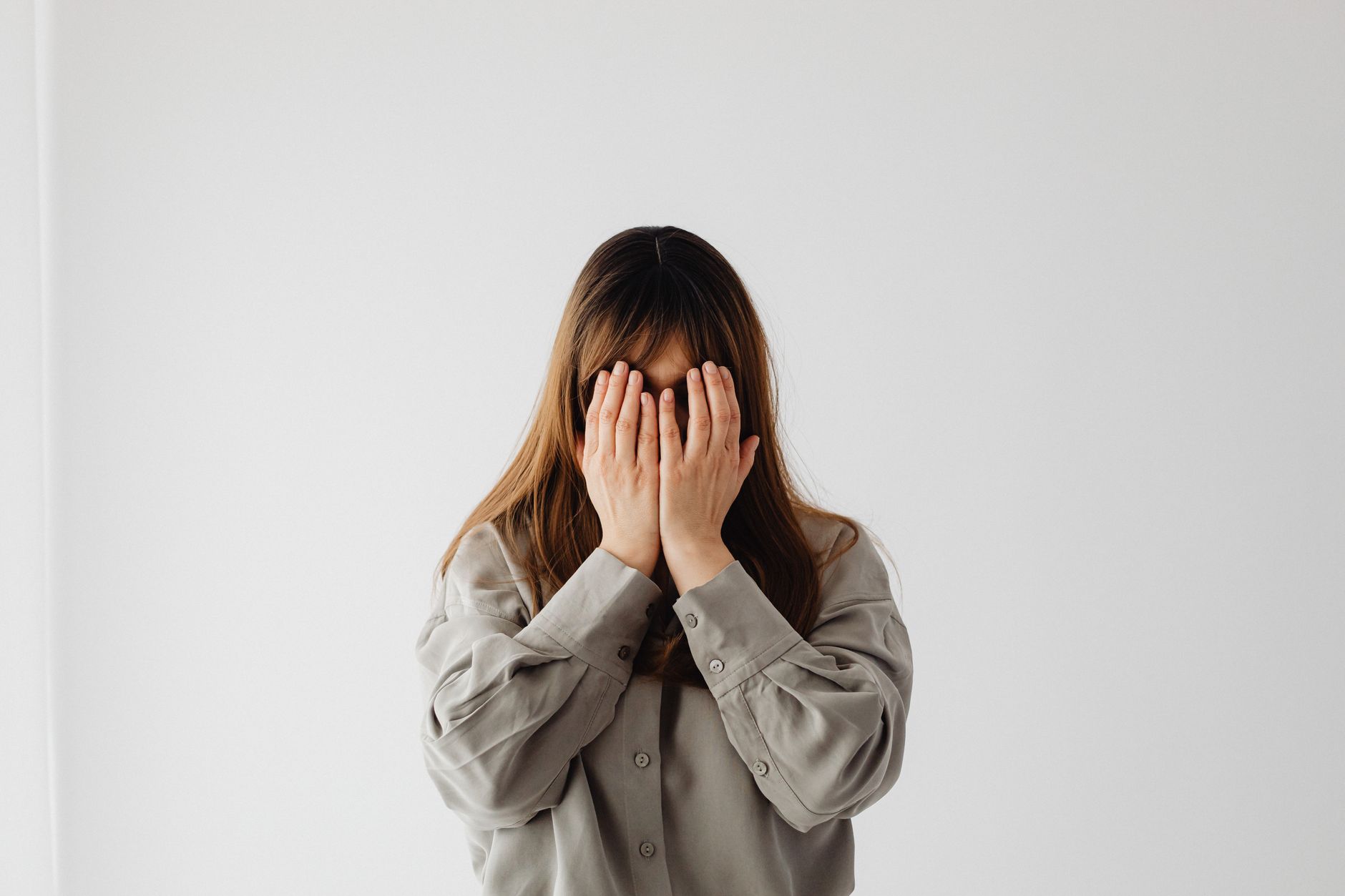 Illustration of Hidden Body Language Dislike Signs You Probably Missed