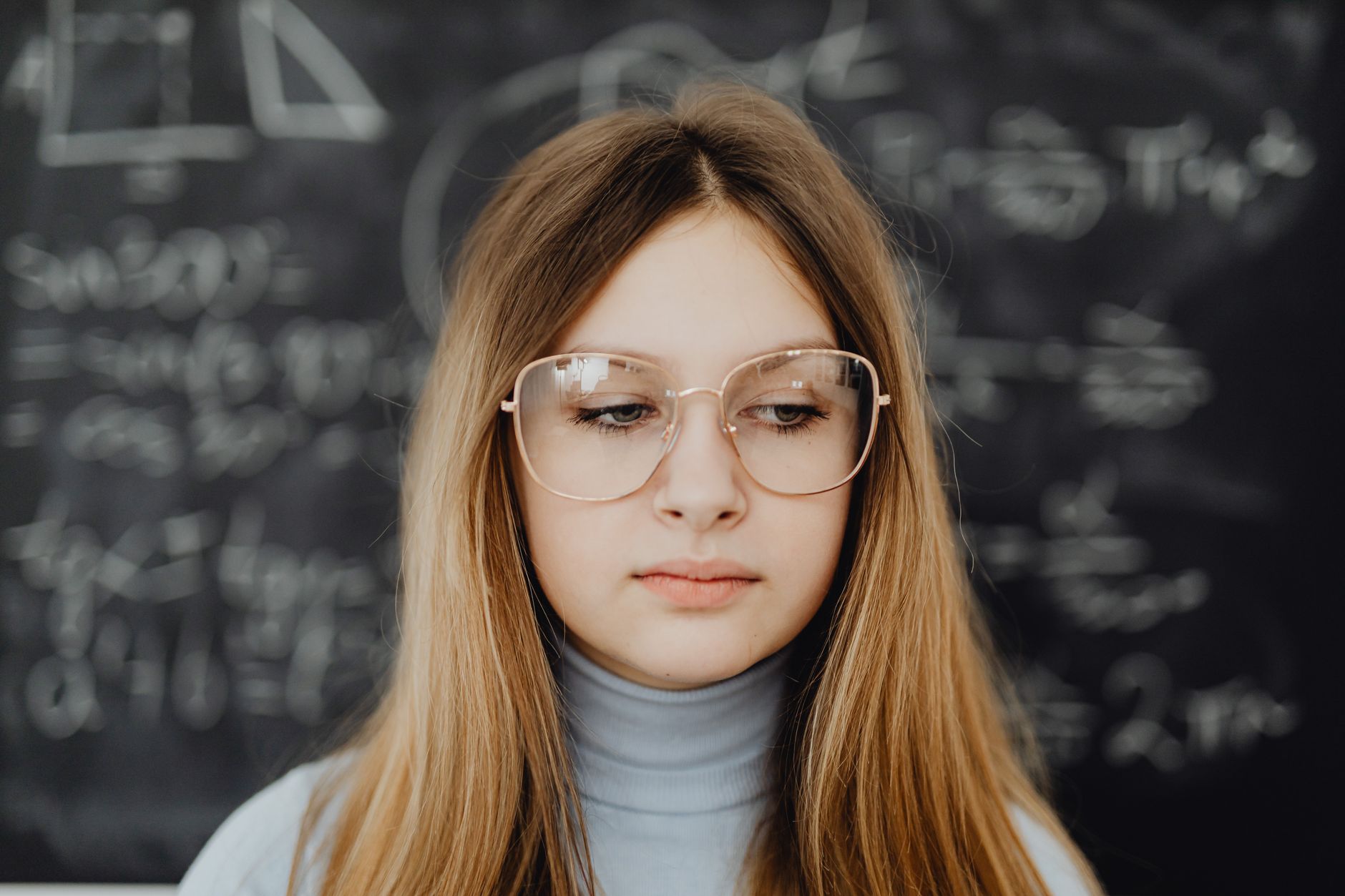Illustration of High Intelligence Traits: 10 Signs of a Sharp Mind