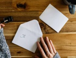 Gen Z Is Swapping Texts for Handwritten Letters