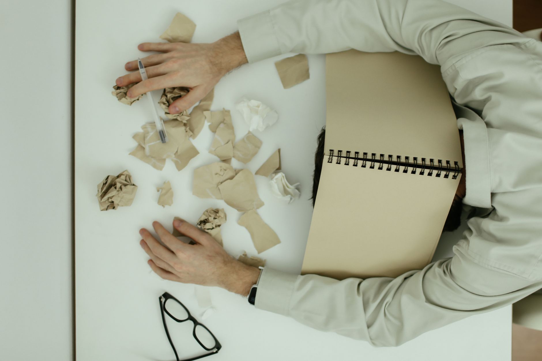Illustration of Mental Exhaustion Signs: Is It Burnout or Just Laziness?