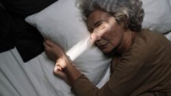 sleep patterns and brain aging illustration for Midlife Sleep Quality and Brain Aging: What Research Shows
