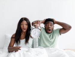 Oversleeping Health Risks: Warning Signs of Too Much Sleep