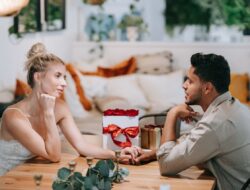Love Bombing in Dating: Warning Signs of Emotional Abuse