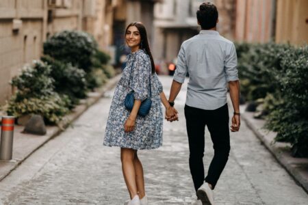 Simple Romantic Gestures That Build Deep Relationship Intimacy