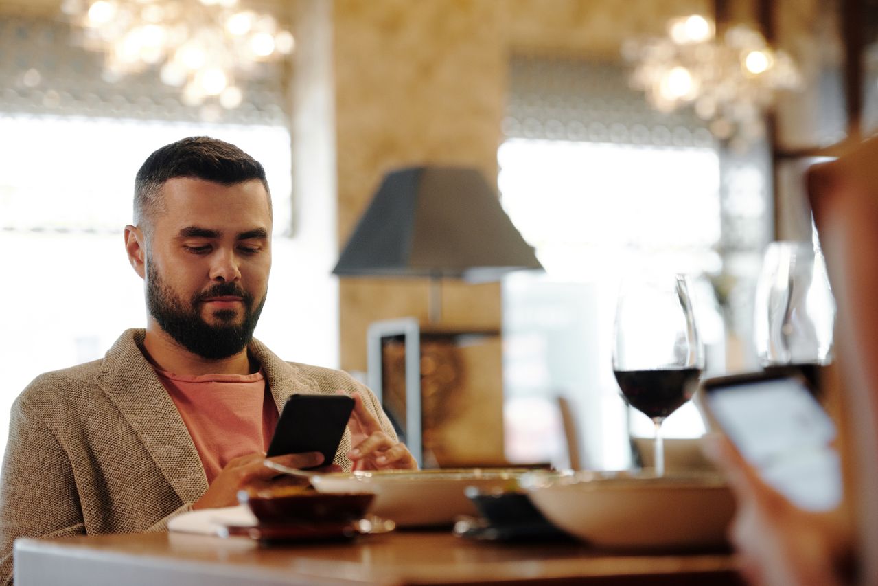 Attraction Killers: Awkward Dating Moments to Avoid — Featured image