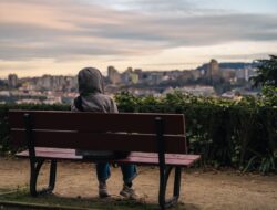 Why loss outcomes differences happen after losing a spouse