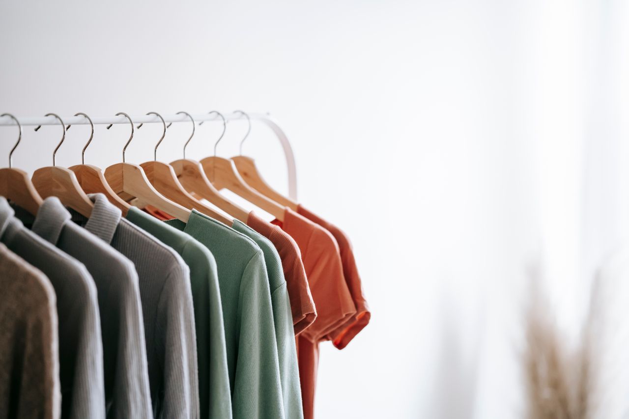 Tired of tacky trends? Try these chic alternative fashion looks! — Featured imag