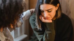 The right way for starting conversations with distressed people