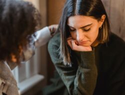 The right way for starting conversations with distressed people