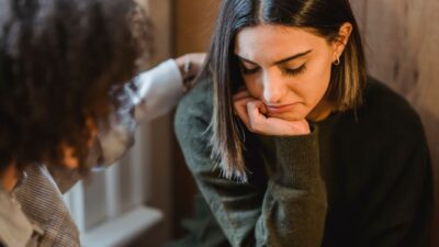 The right way for starting conversations with distressed people