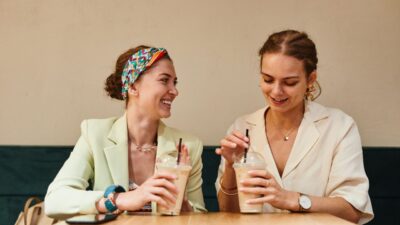 Why Toxic People Make Friends Easily: Psychology Explains — Featured image