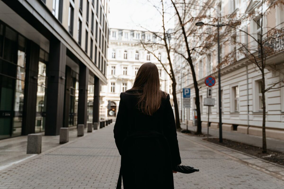 Subtle Signs of Emotional Resilience in Women — Featured image