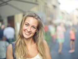 Smiling At Strangers Psychology: What Your Grin Says About You
