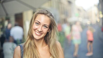 Smiling At Strangers Psychology: What Your Grin Says About You