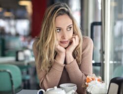 Hidden Signs of Loneliness Even When Surrounded by People