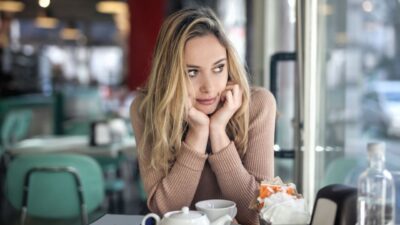 Hidden Signs of Loneliness Even When Surrounded by People