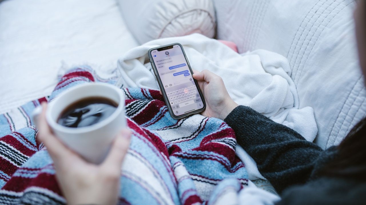 Texting Habits That Reveal Your Generation (and Age) — Featured image