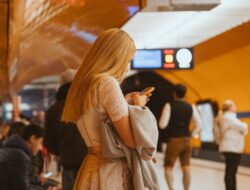 Breadcrumbing in Dating: 10 Signs You’re Being Led On