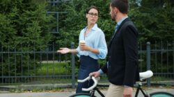 Body Language Cues That Reveal Subtle Dislike