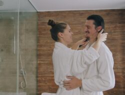 Relationship Red Flags in Women: Dealbreakers to Spot
