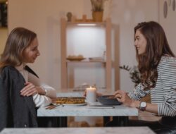 Narcissistic Friend Warning Signs You Might Be Missing