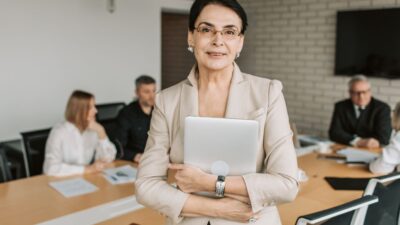 Mastering overcoming imposter syndrome senior role for success — Featured imag