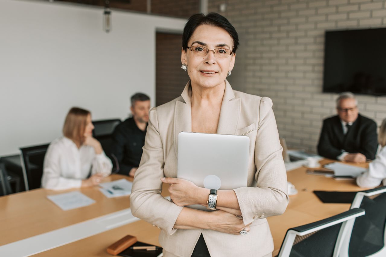 Mastering overcoming imposter syndrome senior role for success — Featured imag