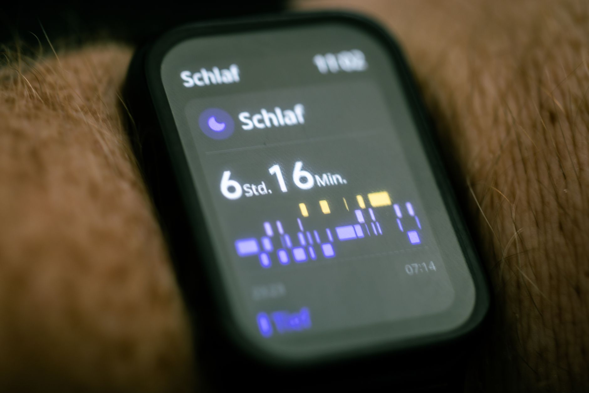 Illustration of Read Your Sleep Tracker Data to Sleep Better