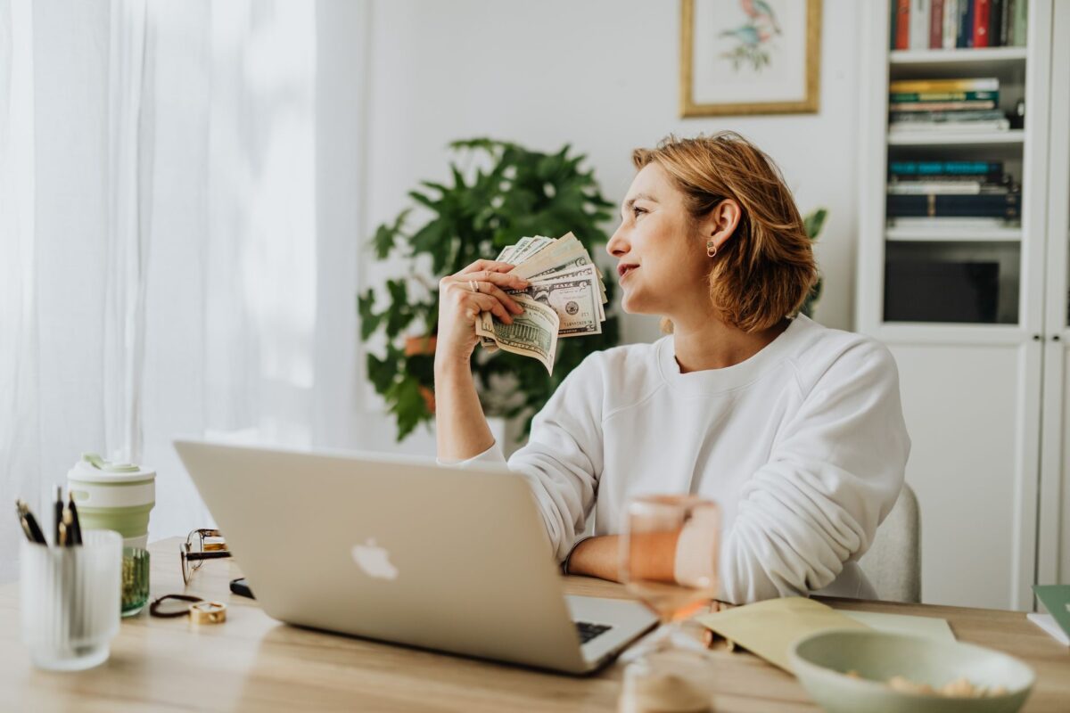 Illustration of Side Hustles and Freelancing: Earn More in the Gig Economy