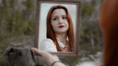 Illustration of Signs You're Dealing With a Narcissist: Key Traits